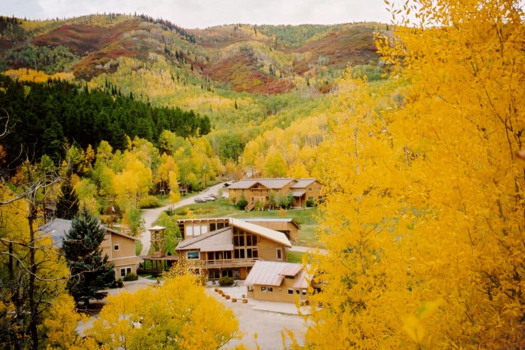 Steamboat Mountain School works with Steamboat Springs Winter Sports Club (SSWSC) to combine athletics and academics.  
